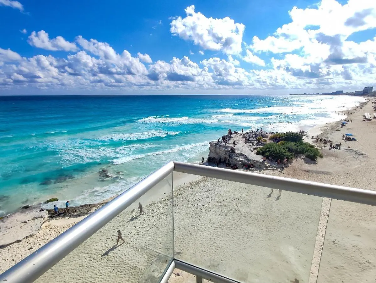 Paradise Beachfront & Nightlife Heart Cancun