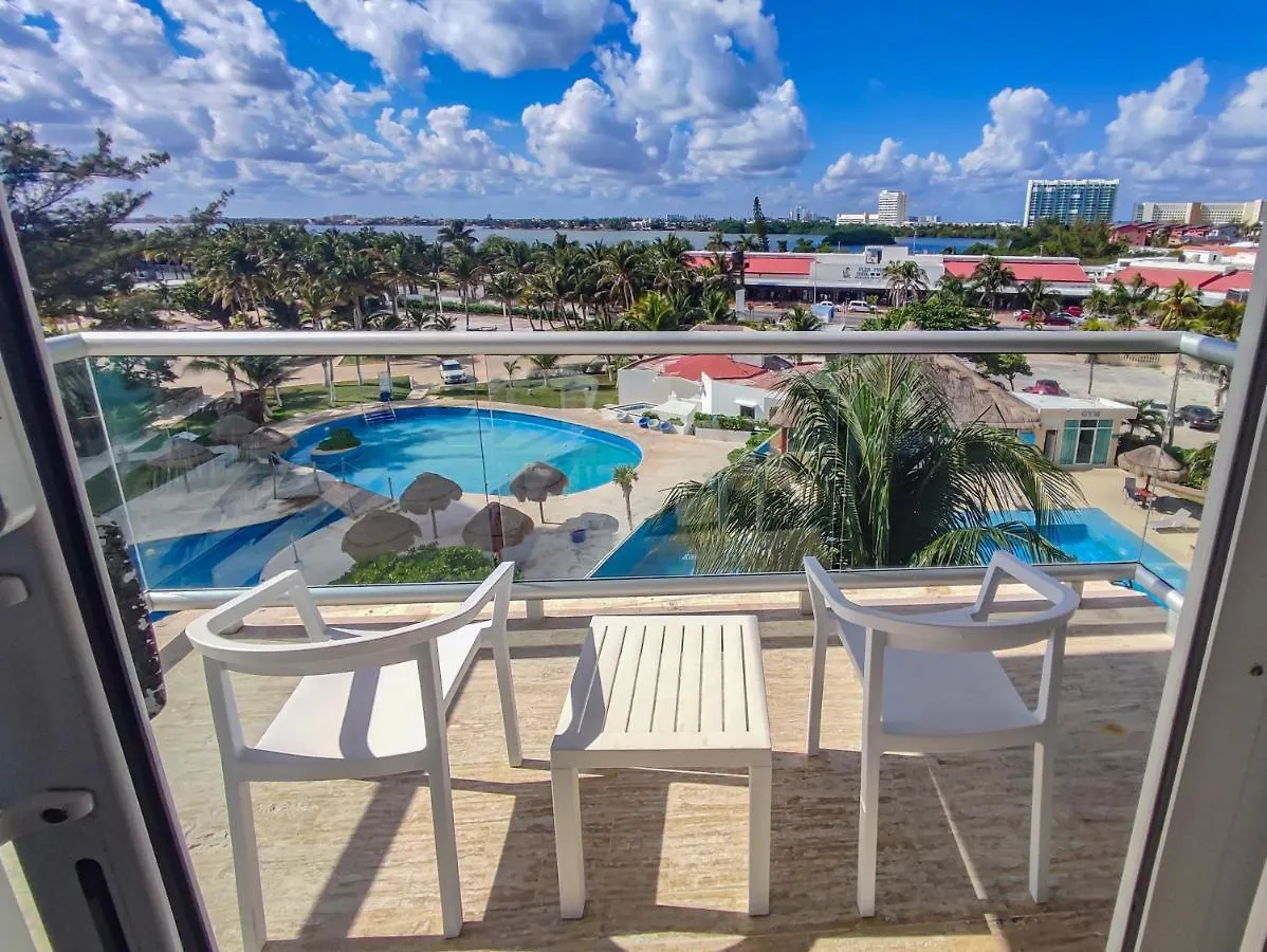 Paradise Beachfront & Nightlife Heart Cancun