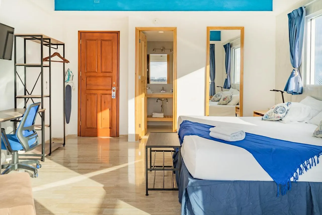 Paradise Beachfront & Nightlife Heart Cancun