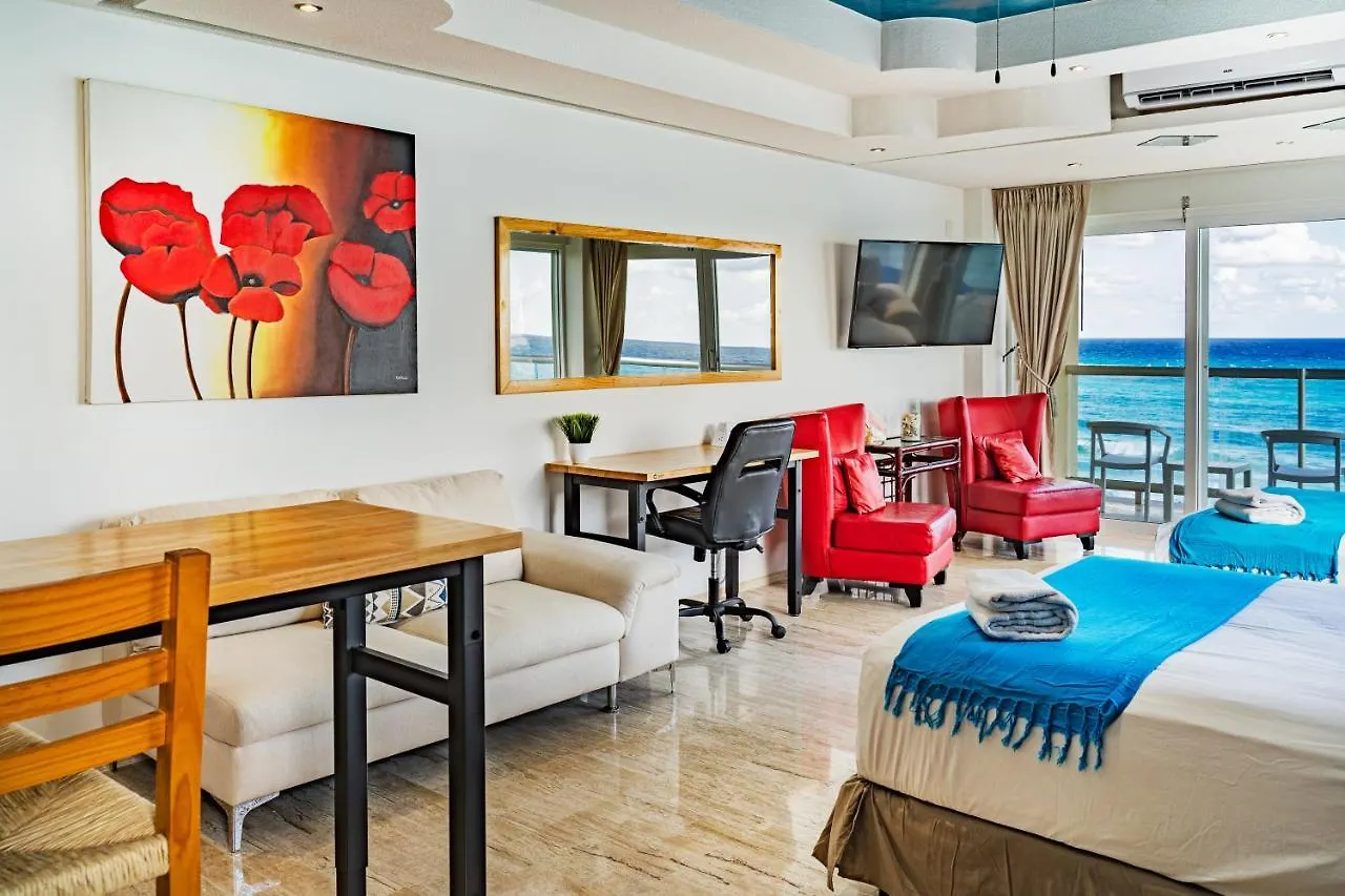 Paradise Beachfront & Nightlife Heart Cancun Mexico