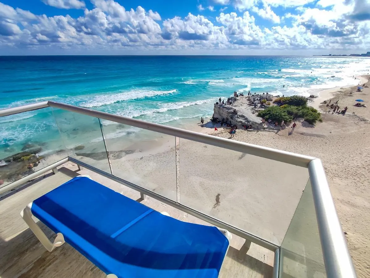 Paradise Beachfront & Nightlife Heart Cancun 0*,