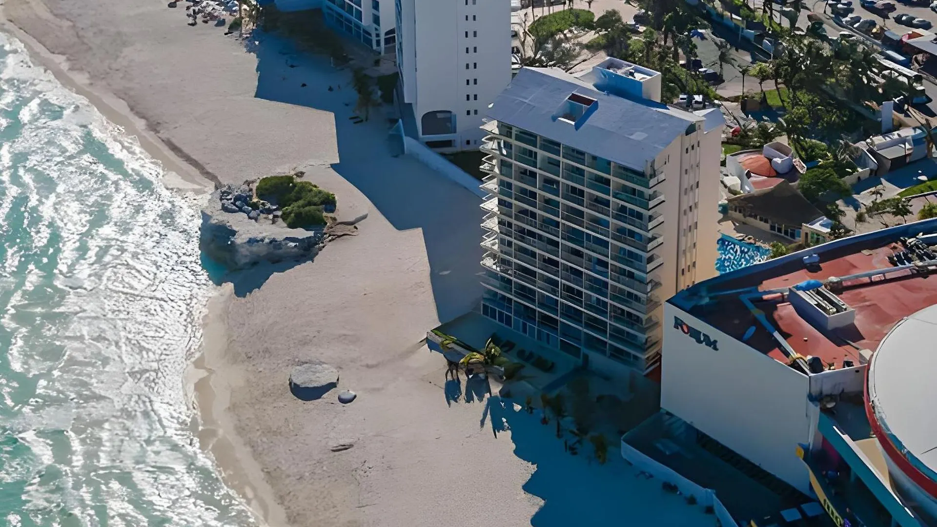 Paradise Beachfront & Nightlife Heart Cancun 0*,  Mexico